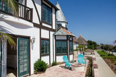 Image de Voyager avec votre famille ou vos amis reste tous ensemble! Maintenant le plus bas août Les taux!