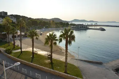 Image de Vue mer imprenable, plage aux pieds, quartier résidentiel vivant toute l'année.
