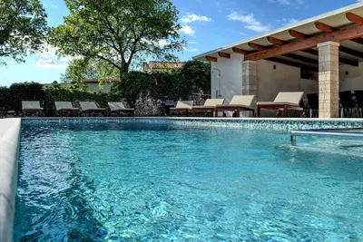 Image de Luxueuse villa pour des vacances actives en famille avec piscine au sel