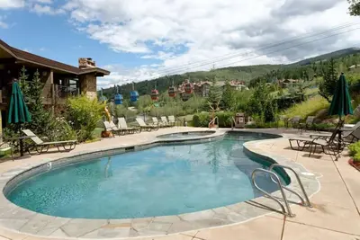 Image de Snowmass Village 2 Bedroom 2 Bath Ski in Ski out Condo de luxe
