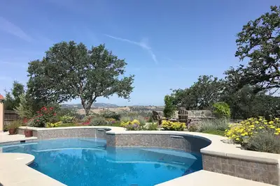Maison PRIVÉE Avec Piscine, Merveilleux Grands Puits De Feu À Gaz Et Vues Magnifiques!