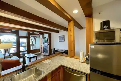 Image de Condo Oceanside à Whiskey Landing accès Whiskey Dock et à côt�� de l'aquarium Ucluelet! 4 personnes