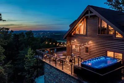 Magnifique domaine privé fermé de 21 acres, méga vues, piscine privée, théâtre, arcades de chauffeurs, Buck Hunte