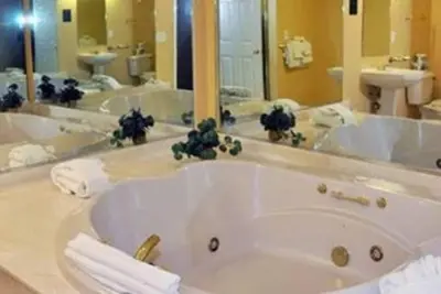 Image de 2br 2ba Woodstone de luxe avec bain Ă remous Ă Massanutten