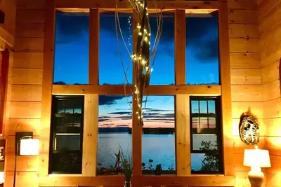 Image de Front de mer unique surplombant le mont Katahdin