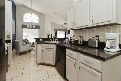 Image de Charmante villa familiale - Piscine orientée sud avec spa - Salle de jeux - Emplacement de choix