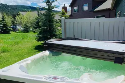 Image de Firelight Escape avec bain à remous privé et navette gratuite!