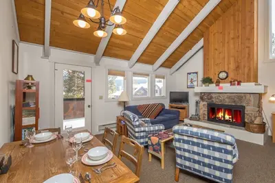 Image de Cozy Curley Bear Condo avec piscine communautaire et bain Ă remous, Nouvelle liste!
