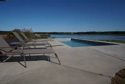 Image de Riverdance - Retraite de luxe sur 340 'de front de mer avec piscine chauffée à travers Sept & Spa