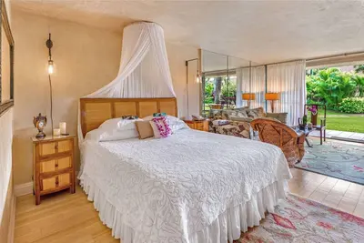 Image de Ambiance Romantique De 'Old Hawaii'. Rez De Chaussee, TRÈS Propre Et Neuf