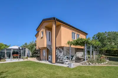 Agréable appartement pour 5 personnes avec climatisation, Wifi, Tv, patio et parking