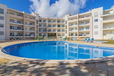 Image de Bel appartement pour 4 personnes avec Wifi, piscine, climatisation, Tv, balcon et parking