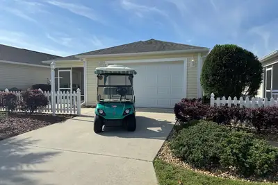 Image de Belle villa 2 Bdrm / 2 Ba avec voiturette de golf et WiFi! Proche des commerces!