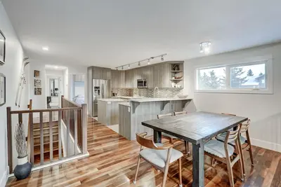 Image de Belle Canmore Home avec vue et marche à Dt