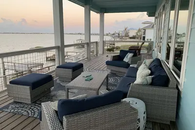 Sea Breeze Cove-chambres avec vue, quai avec poisson