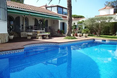 Image de L'escala: Maison avec jardin piscine privee wifi