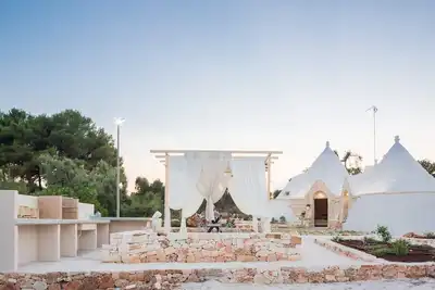 Image de trulli arabesque, 2 cônes communicants sur un total de 4 lits plus