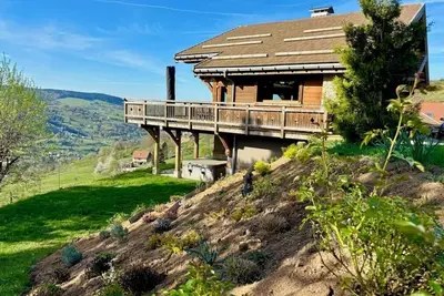Image de Chalet \"Le Paradis Blanc\" offrant calme, sauna et jacuzzi avec vue imprenable. . .