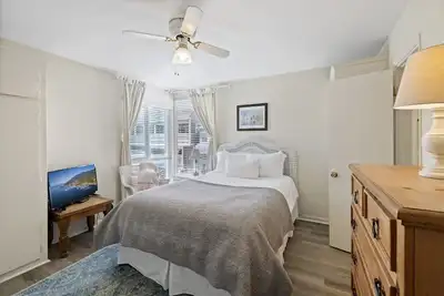 Image de Rare 4br / 3ba Island Home - Accès facile à Bay & Ocean-View, attaché 2br pour 10+