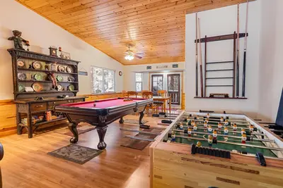 Image de McWhinney Le repaire de l'ourson - 3br / 2ba / Billard / Baby-foot / WiFi / Location de kayak gratuite de 2 heures!