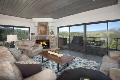 Image de Nouvelle liste! Superbe condo de luxe! Vues à couper le souffle sur le lac Dillon \/ Mtns - Prvt Hot Tub