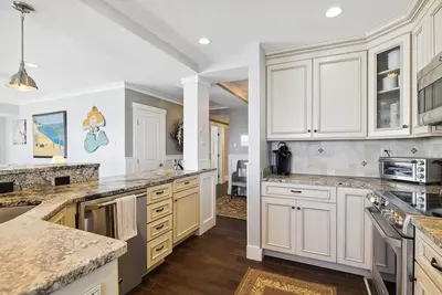 Image de Linge Et ACTIVITÉS Quotidiennes Inclus *! . Vue Sur L'Ocean! ! ! Aucune dépense épargnée dans cette magnifique unité de 3 chambres à coucher 3 salles de bain en bord de mer. Profitez d'une vue imprenable sur l'océan,