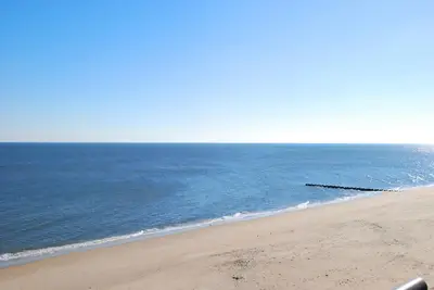 Image de Linge & ACTIVITÉS Quotidiennes Inclus *! BÂTIMENT Oceanfront / Boardwalk Avec Piscine Sur Le Toit Cette unité est l'un des rares condos de 3 chambres et 3 salles de bain complètes de The Henlopen et Rehoboth.