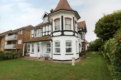 Image de Appartement 1, Cambridge Court, avec un jardin Ă Frinton-On-Sea, Ref 980201