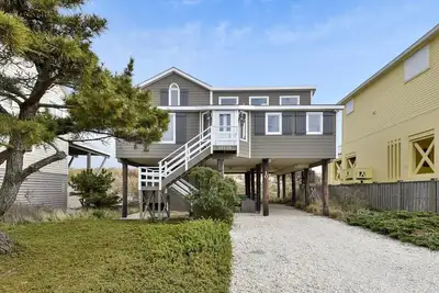 Image de ACTIVITÉS Gratuites! ! ! Ocean Front home est situé dans une communauté fermée privée juste au nord de Fenwick Island, dispose de 3 chambres, 2. 5 salles de bains