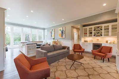Image de Superbe maison d'artisan moderne avec une suite au coeur de Egg Harbor