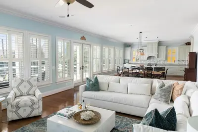 Image de Maison de luxe w / grands porches et vue sur l'océan!