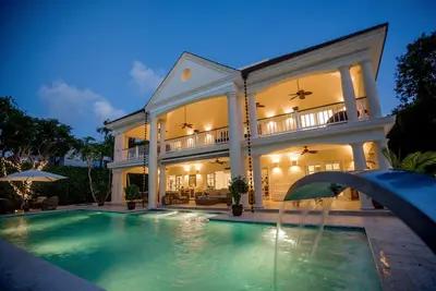 Image de Luxury Sunshine Villa - Oasis extérieure dans la baie de Tortuga, écran extérieur