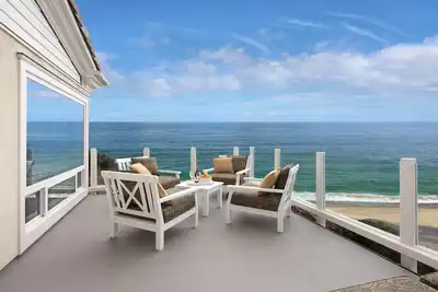 Image de Luxury Beach Villa Avec Vaste océan et Whitewater Vues