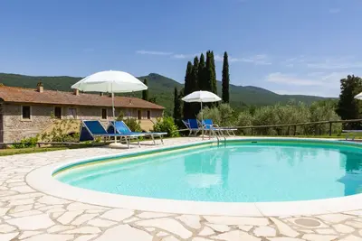 Image de Appartement avec une chambre, cuisine, salle de bains Jardin et piscine commune