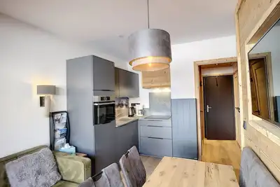 Image de 2 pièces rénové 4 pers, ski aux pieds, balcon, WiFi, au pied des pistes!