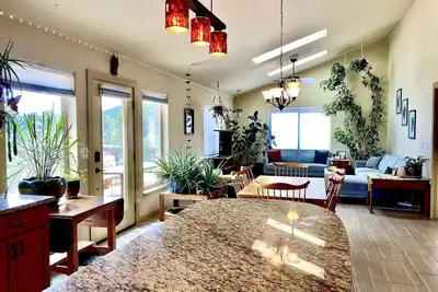 Image de SunKissed Mountain Home 2bd 2. 5Bain