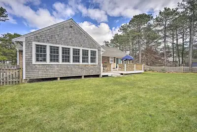 Image de Nouveau-Famille Cape Cod Home 7 Min Ă Bass River Beach