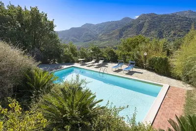 Image de Retraite panoramique avec piscine près de Taormina