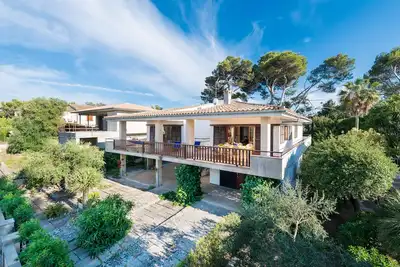Image de Villa pour 8 avec jardin et tennis de table, 150m de la plage, Mal Pas, Alcudia