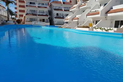 Appartement Las Flores proche de plage et mer, piscine chauffée, balcon, Wifi