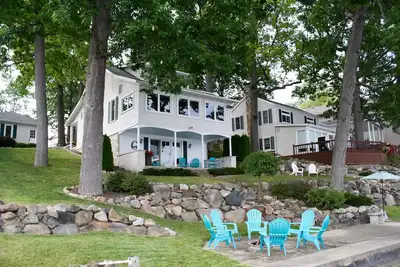 Image de Paradis sur le lac Hamilton; 80 pieds de façade sur le lac fabuleux