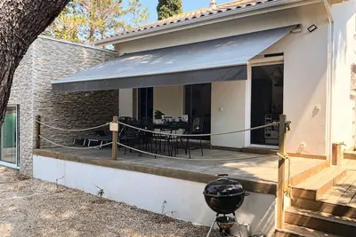 Image de Le Brusc Maison coquette sur terrain arboré au calme -Proche plage-Prêt de vélos