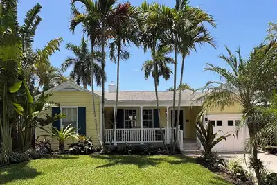 Image de Stunning Clapboard House, Cabana & Pool