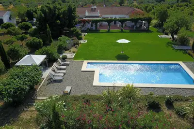 Image de Villa de luxe 4 chambres dans un cadre tranquille avec piscine privée énorme