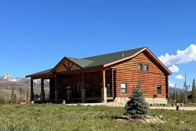 Image de Cabane en rondins rustique par Private Lake avec utilisation de bateaux et vélos; 3-Bd, proche de Rmnp