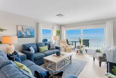 Image de Ocean & Beach Front, dernier étage, unité de coin, récemment rénové