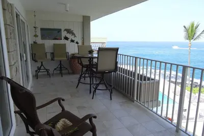 Image de Condo spectaculaire: 2br / 2ba Oceanfront