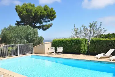 Image de Villa avec piscine privée et vue sur le lac