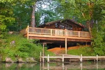 Image de Riverfront Getaway sur la rivière Shenandoah avec une vue sereine!