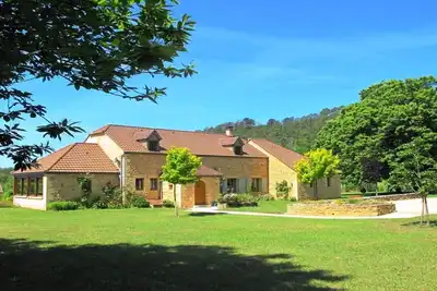Image de près de Sarlat et Milhac - maison grand style et charme et grand comfort